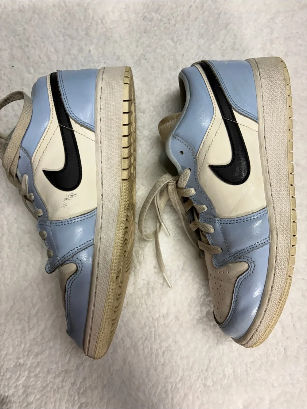 Nike Jordan Youth size 7 Low Top Sneakers in Light Ice Blue and White